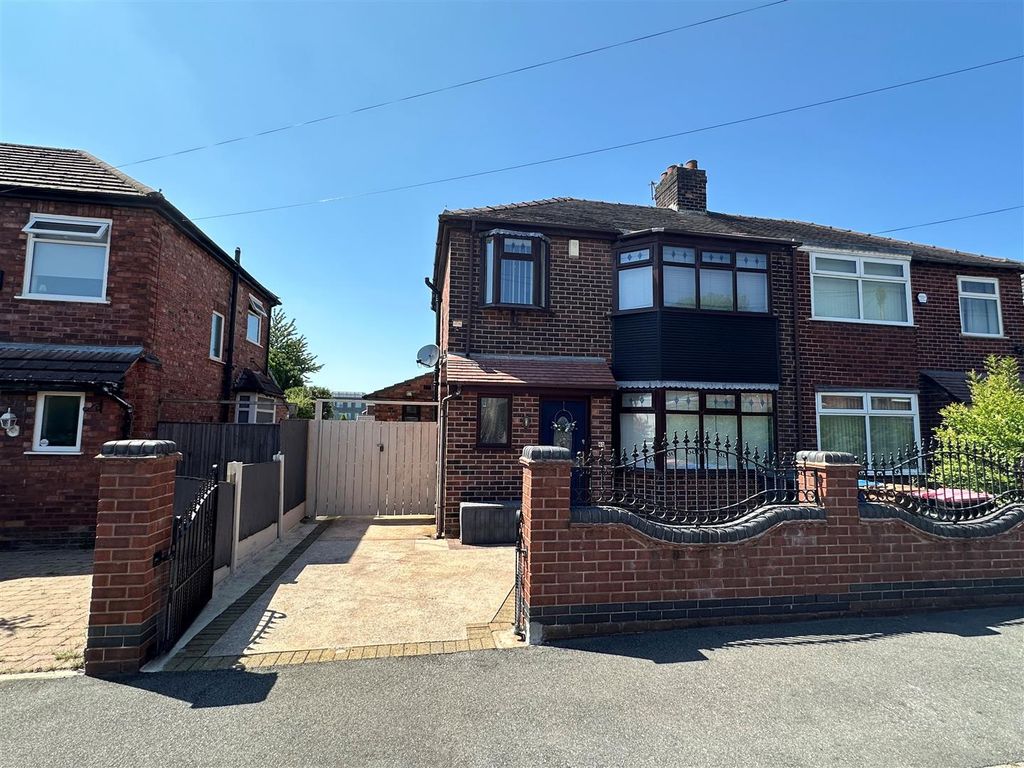 Property photo 1 of 31 40 Fern Lea Crescent x 2.Jpg