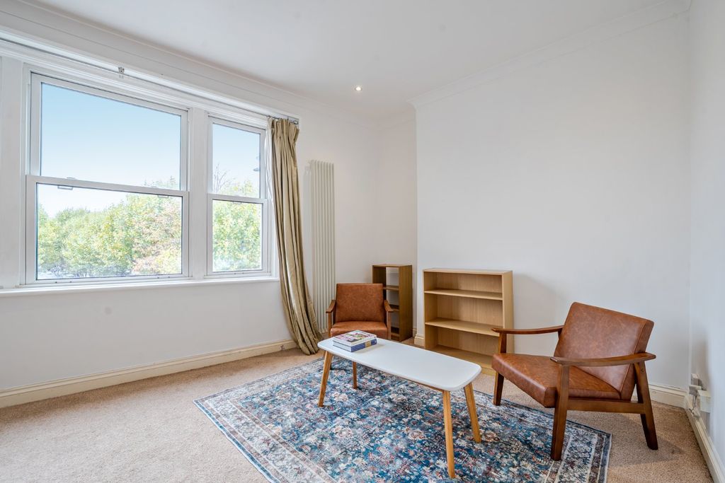 Property photo 2 of 14 Picture No. 15