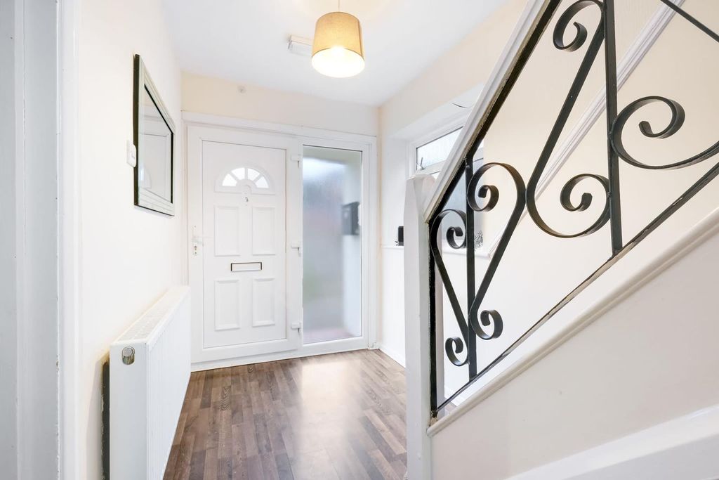 Property photo 2 of 29