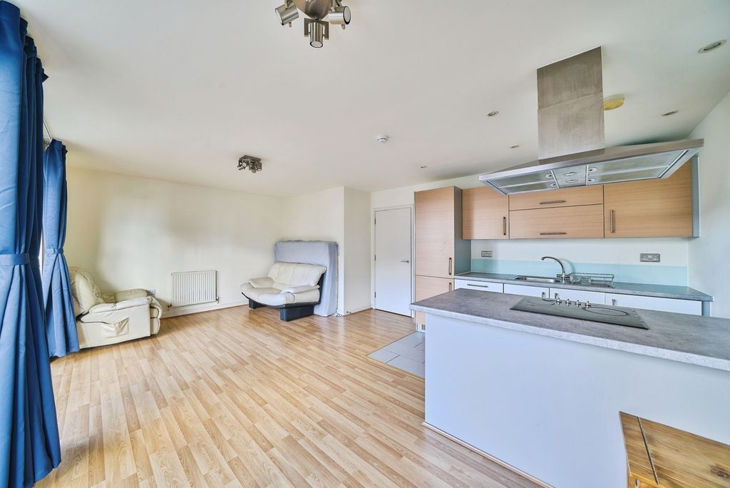 Property photo 3 of 16 Photo