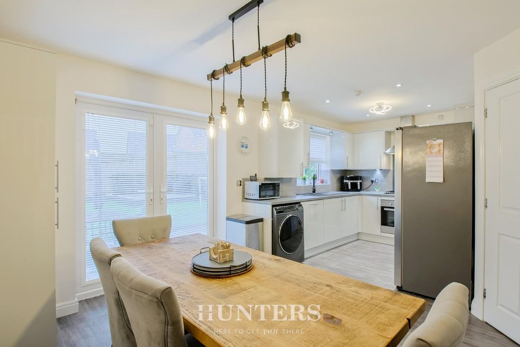 Property photo 2 of 27 Blencathra Close (43).Jpg