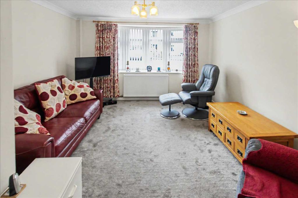 Property photo 3 of 24 Lounge