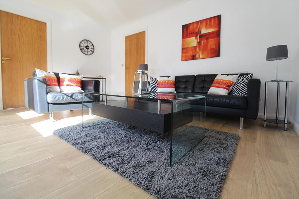 Property photo 1 of 10 Lounge Alt