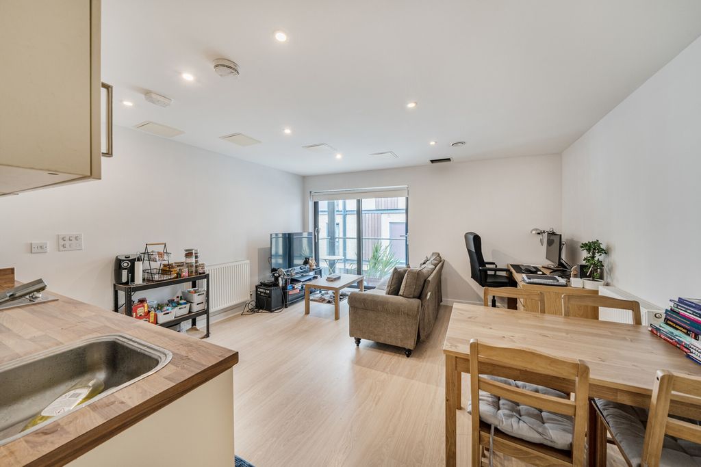 Property photo 1 of 14 1325146-3-6878Ff4...