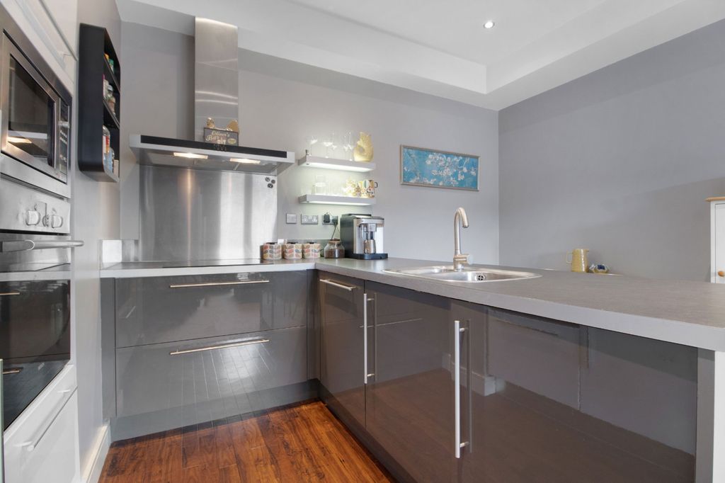 Property photo 3 of 14 Kitchen