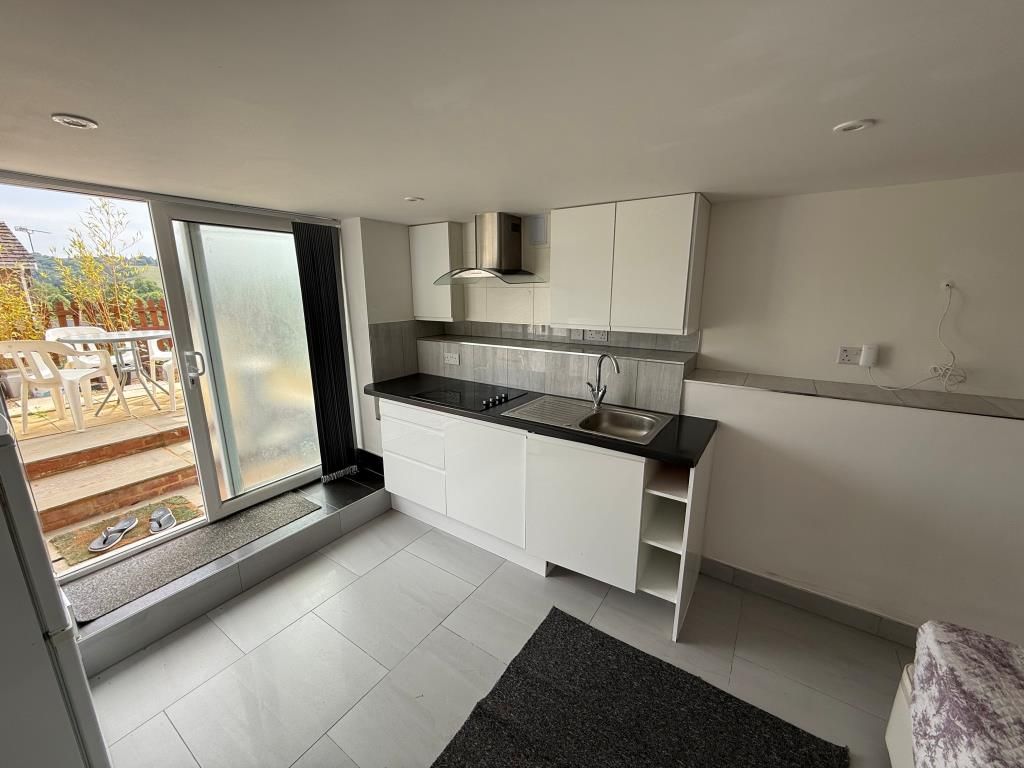 Property photo 2 of 7 Kitchen