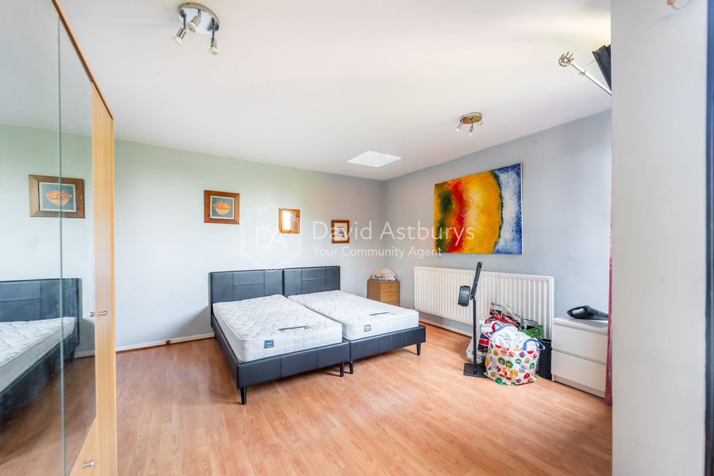Property photo 2 of 9 Mba03538