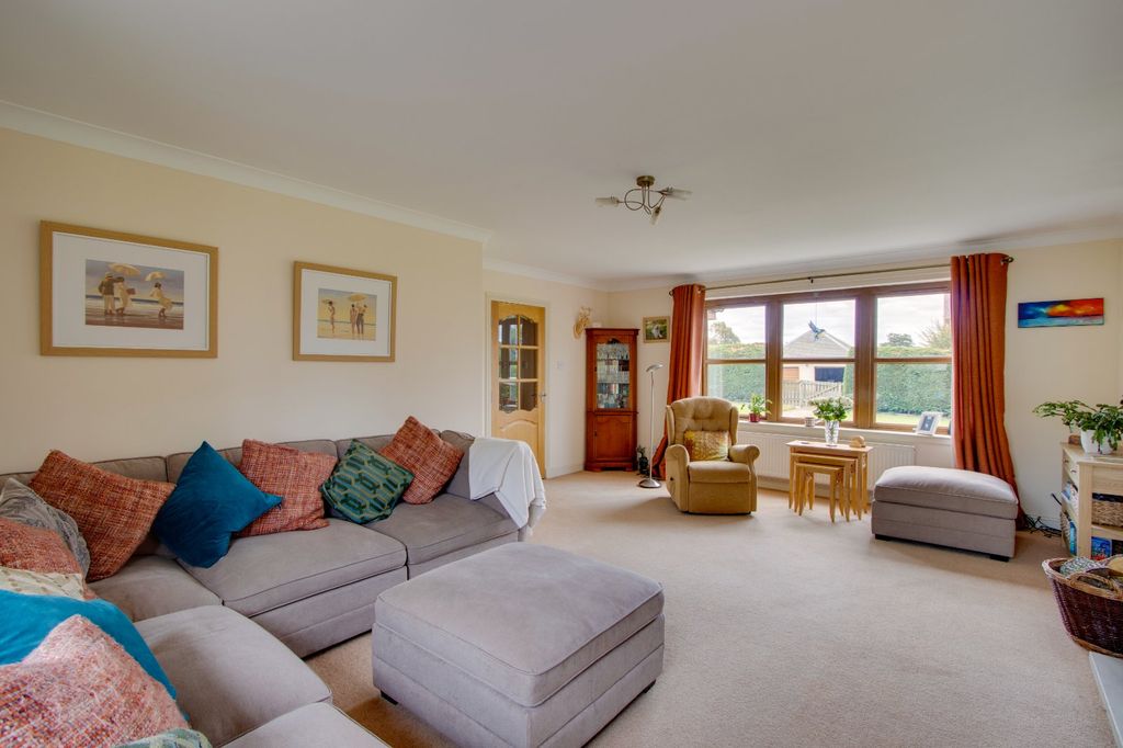 Property photo 2 of 27 Sitting Room