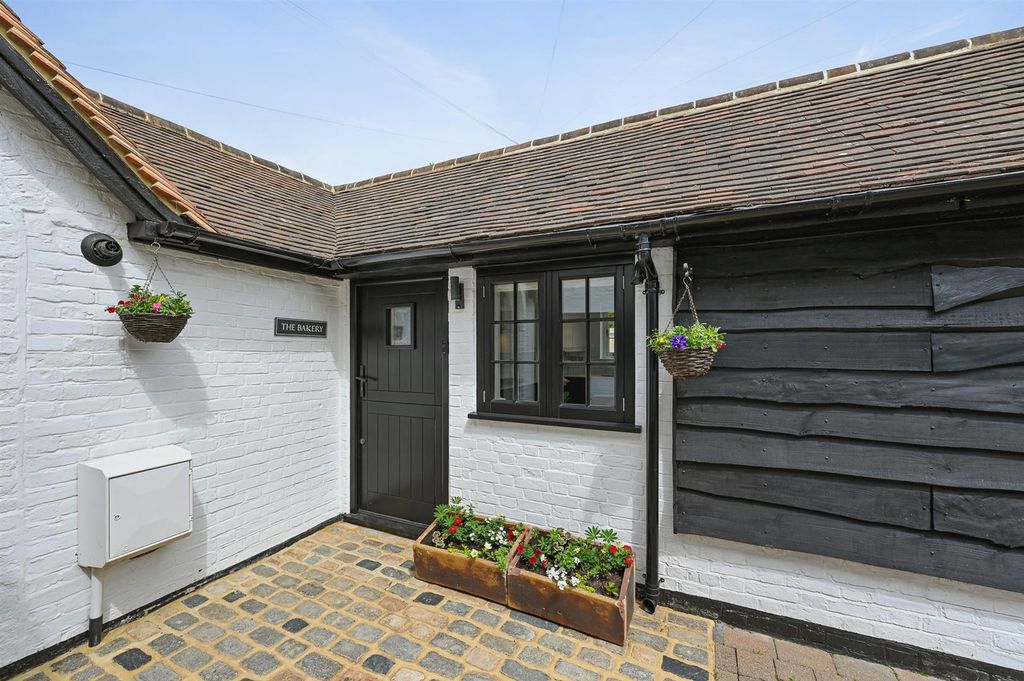 Property photo 2 of 13 Entrance.Jpg