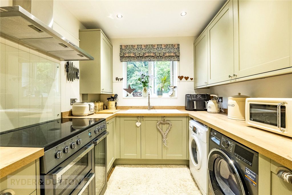 Property photo 2 of 16 Kitchen