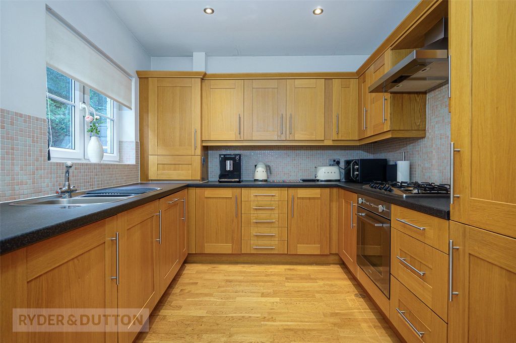 Property photo 3 of 20 Kitchen