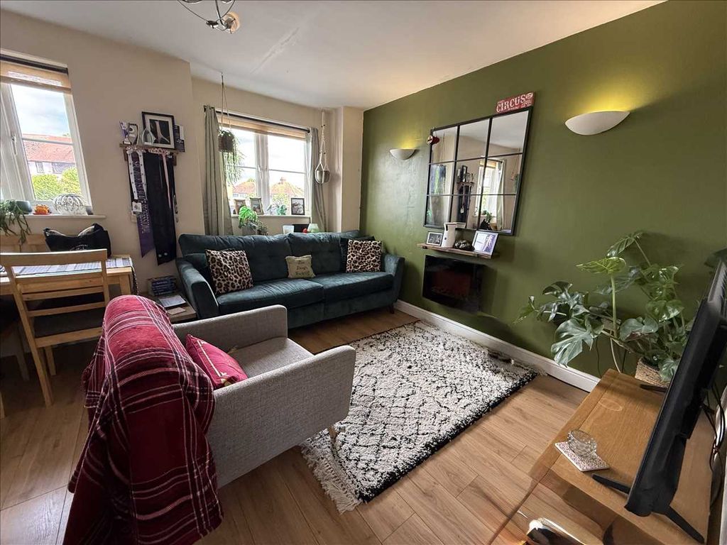 Property photo 2 of 11