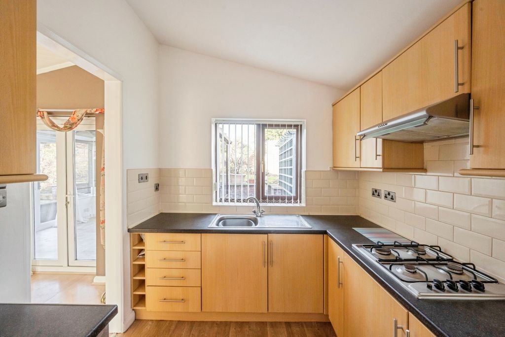 Property photo 3 of 16 Kitchen