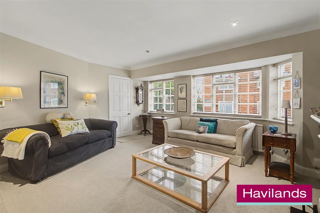 Property photo 2 of 22 19 Wilson Street N21 1Bp-17.Jpg