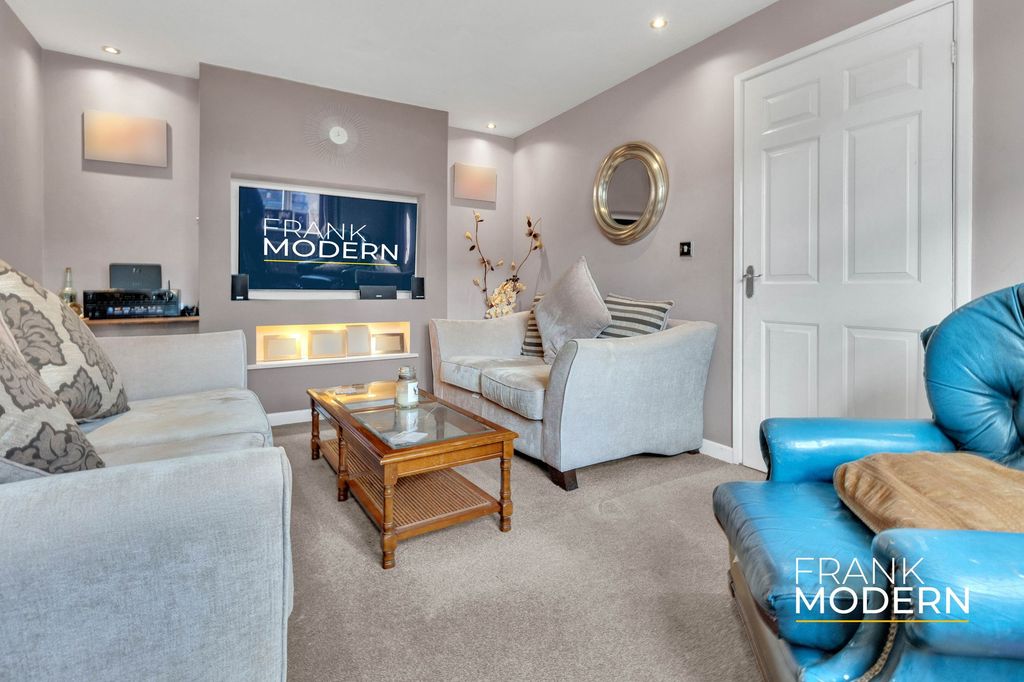 Property photo 2 of 22 Living Room