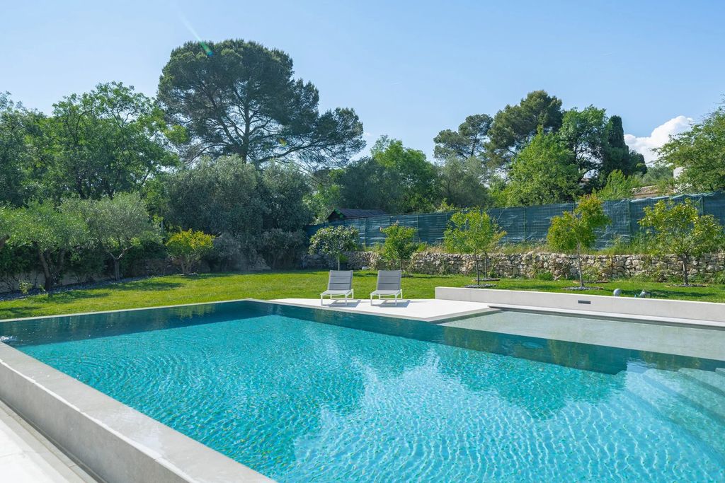 Property photo 2 of 21