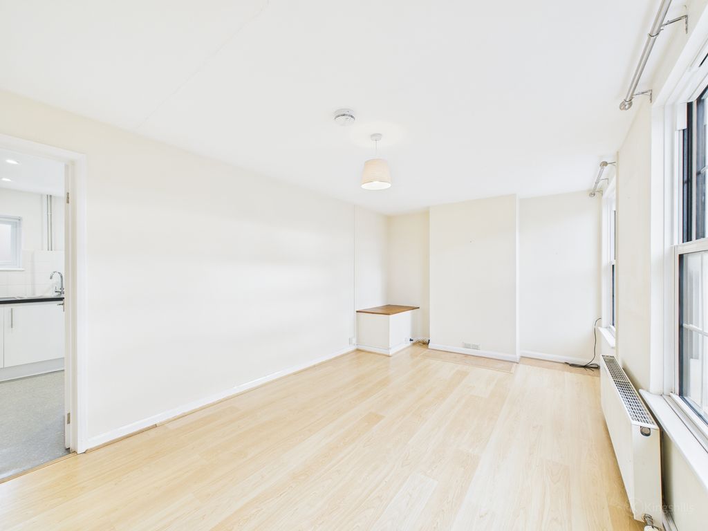 Property photo 3 of 8 Cam02136G0-Pr0493-Still003