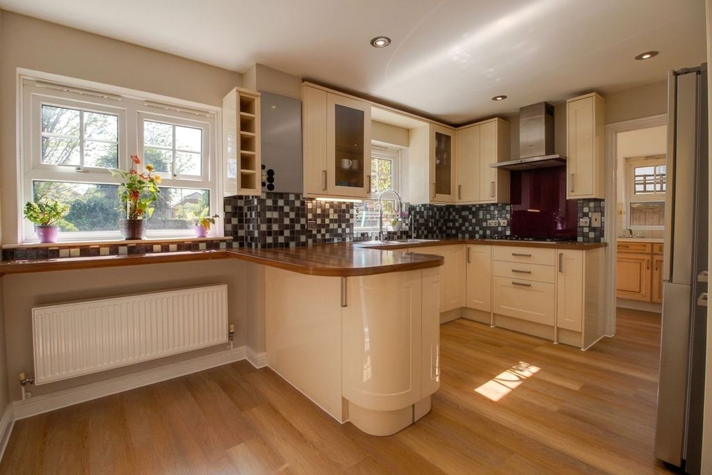 Additional image 7 of 4 bed detached house for saleJohn Newington Close, Kennington TN24