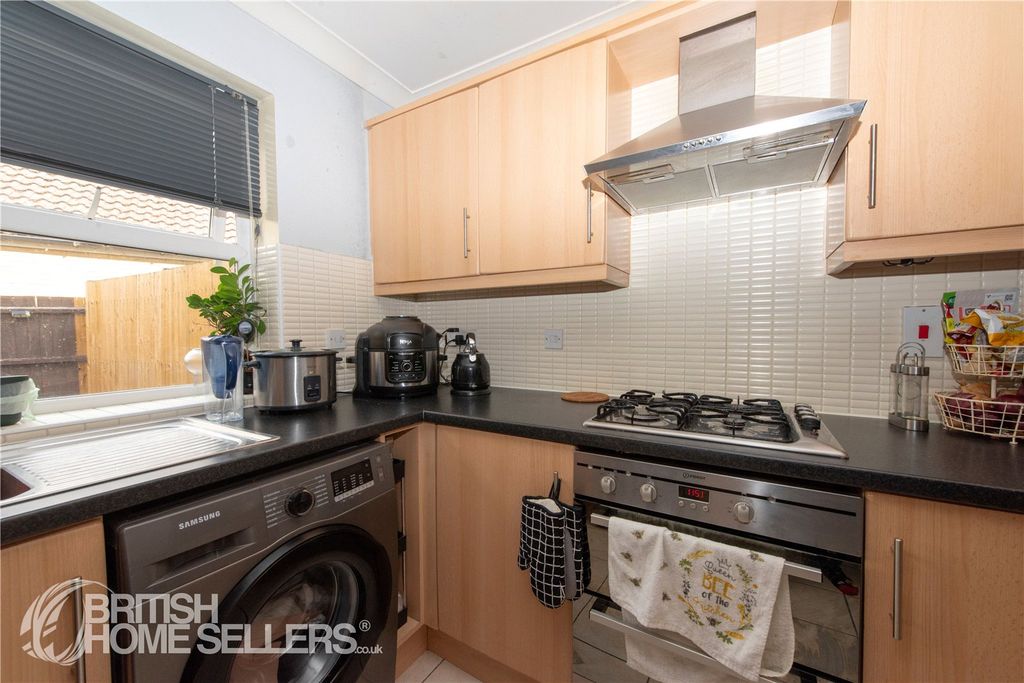 Property photo 2 of 25 Picture No. 32