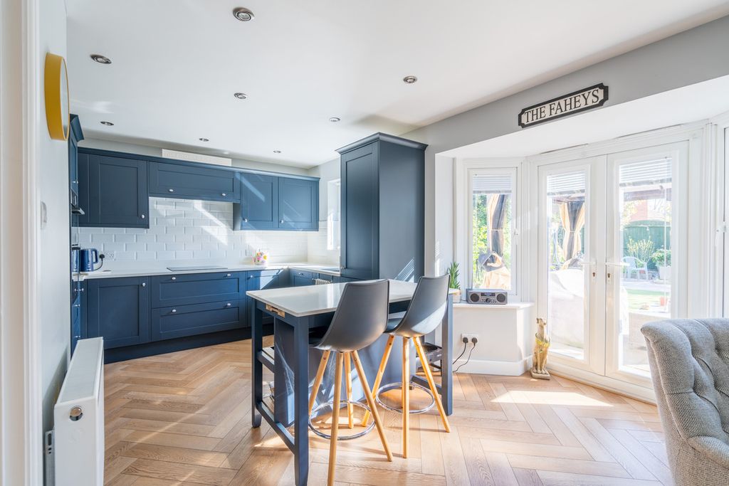 Property photo 2 of 21