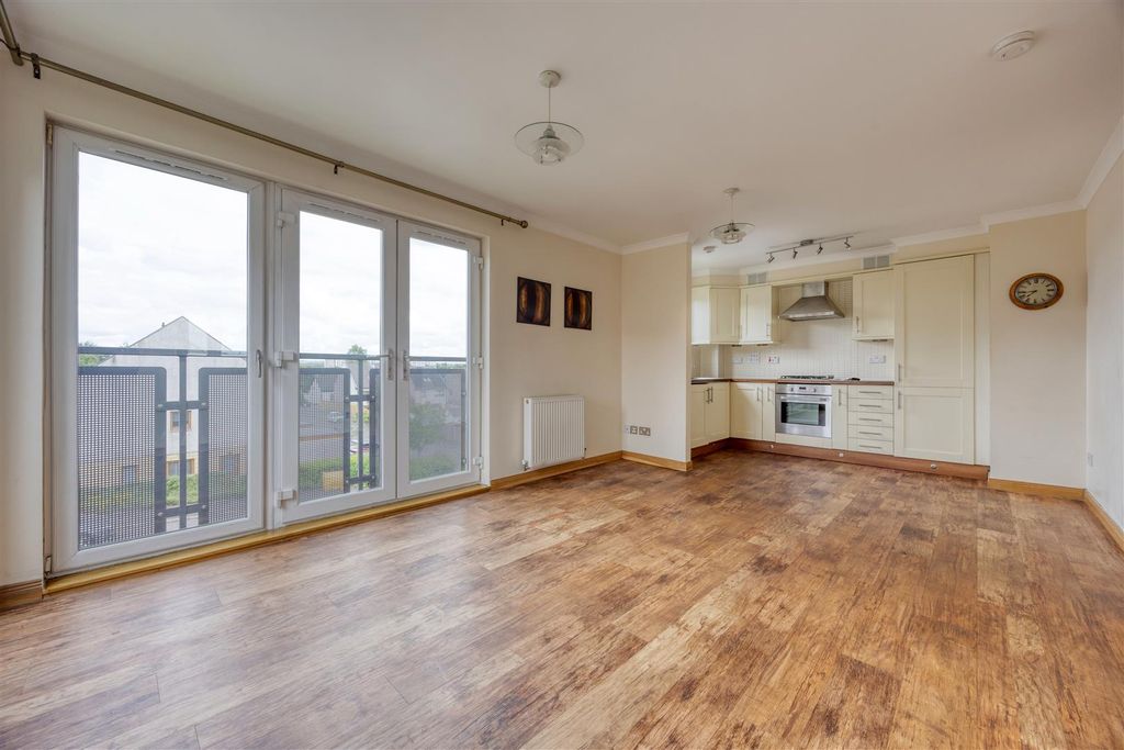 Property photo 2 of 10 17L_Newabbey_Road_Gartcosh_003.Jpeg