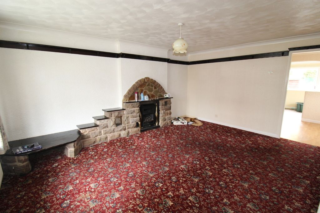 Property photo 3 of 15 Lounge