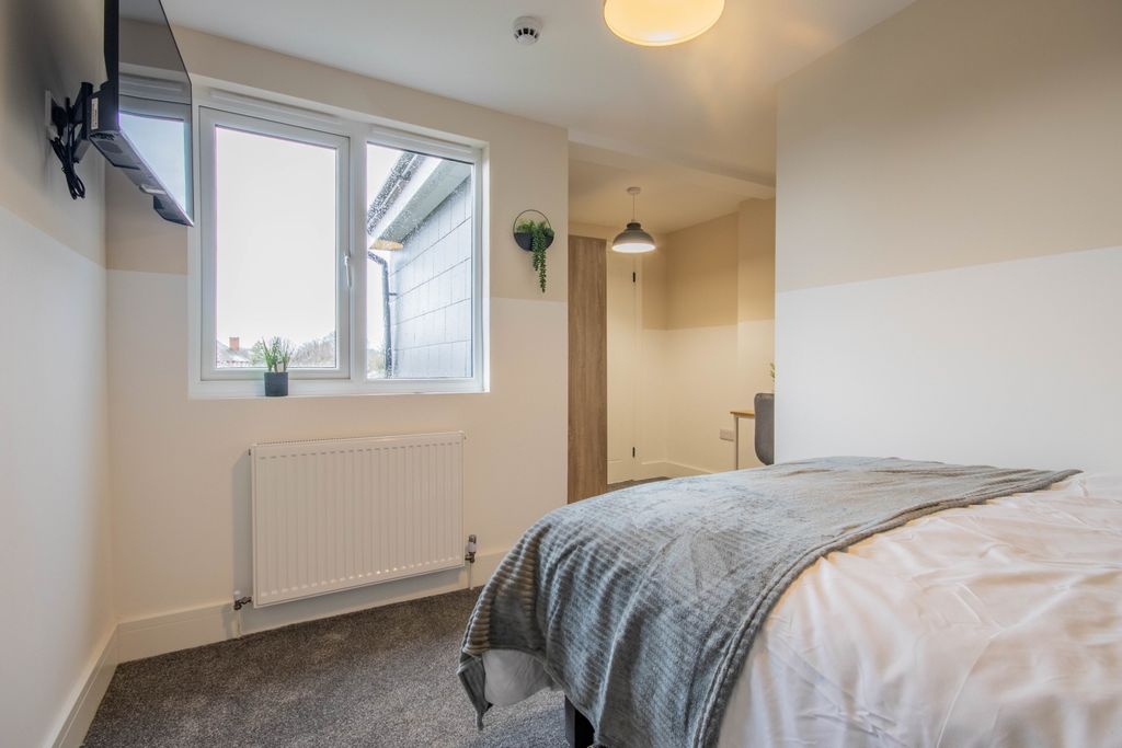 Property photo 3 of 9 E-3