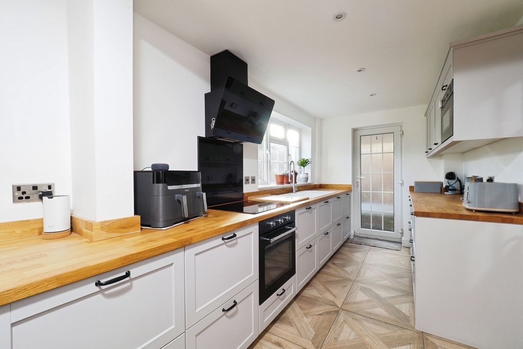 Property photo 3 of 20 Pbox-Img.Jpg