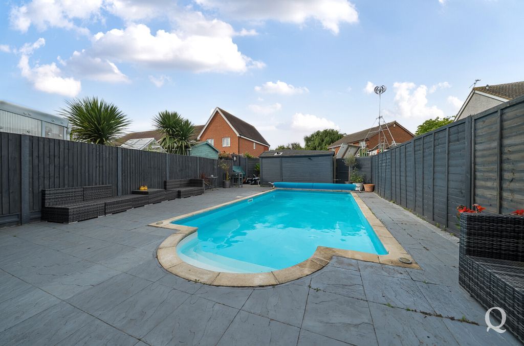Property photo 2 of 17 25985E28-A585-416...