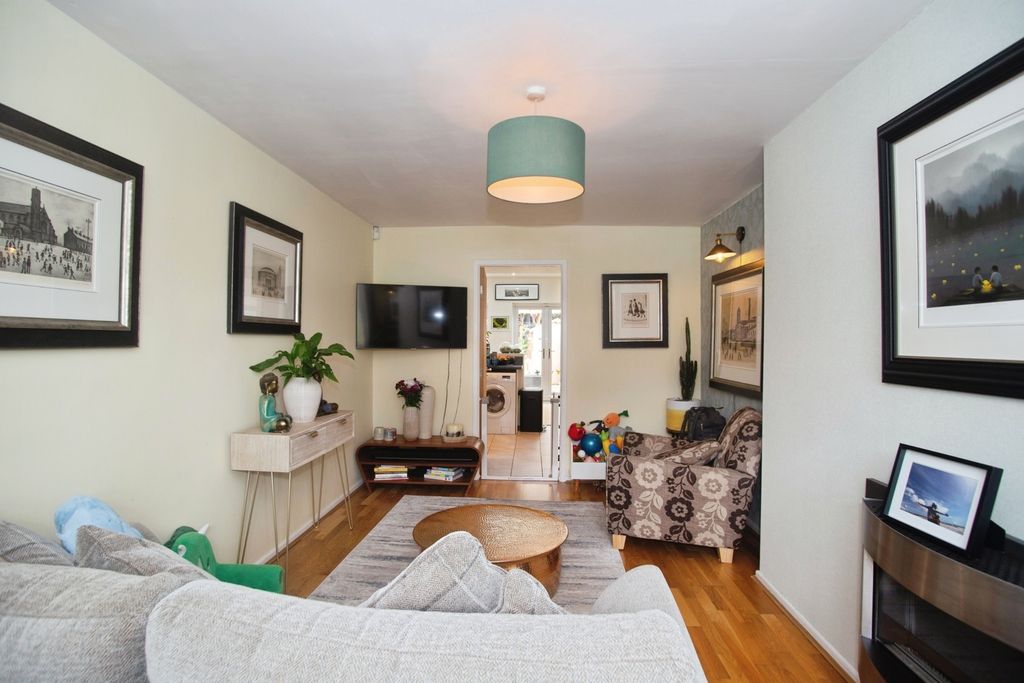 Property photo 3 of 20 Pbox-Img.Jpg