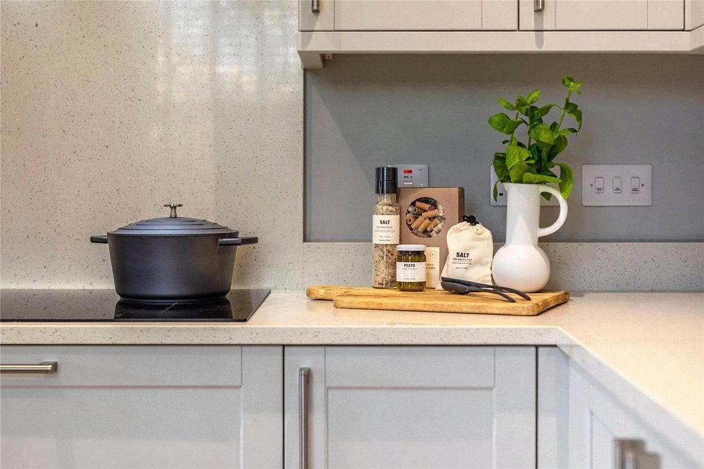 Property photo 2 of 10 Picture No. 11