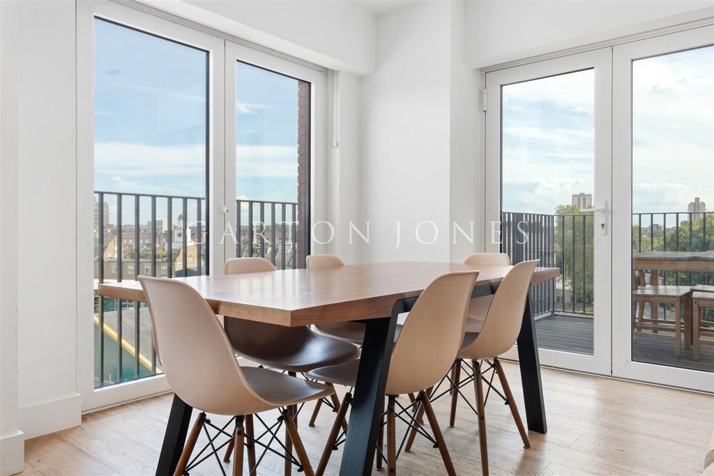 Property photo 3 of 19 Dining Area