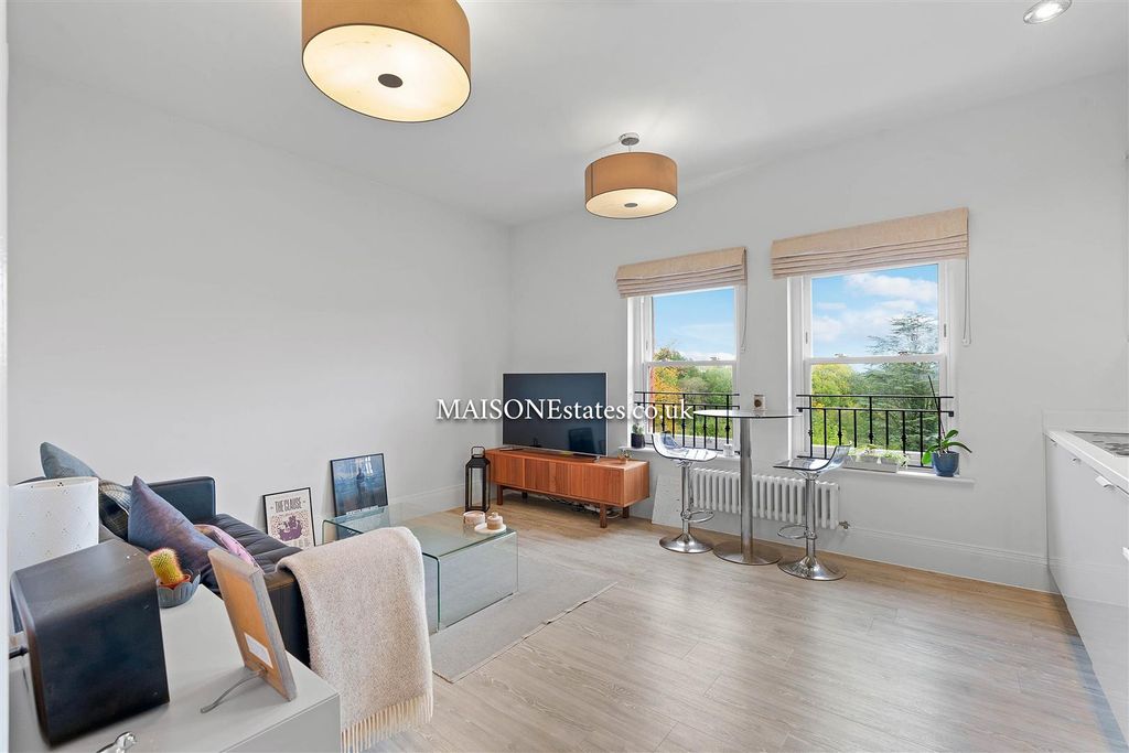 Property photo 3 of 17 Lounge Diner.Jpg