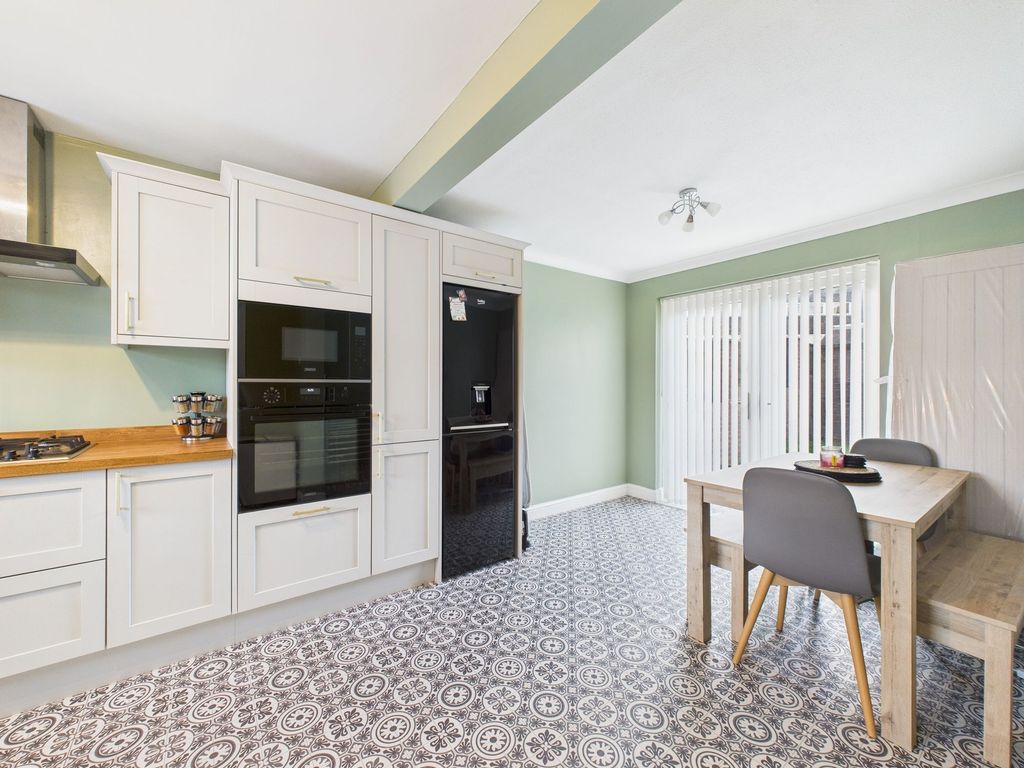 Property photo 2 of 12 Dining Kitchen