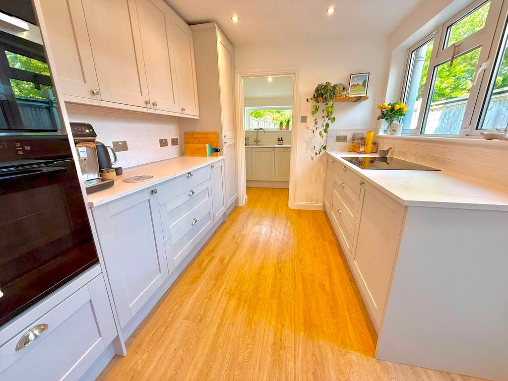 Property photo 3 of 22 Kitchen