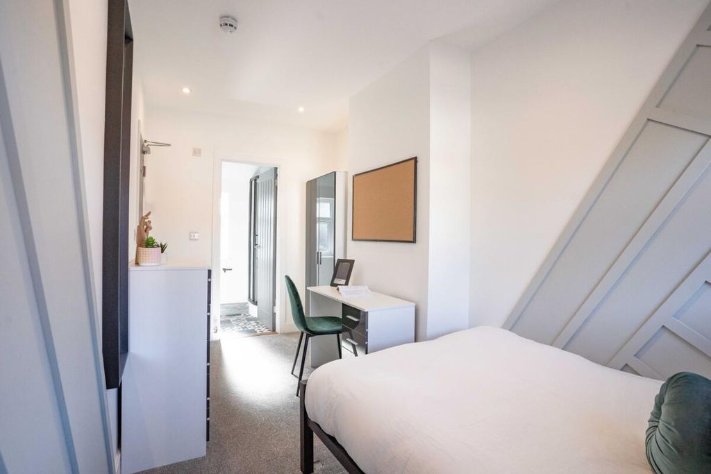 Additional image 11 of 6 bed shared accommodation to rentCromwell Road, Stanmore SO22