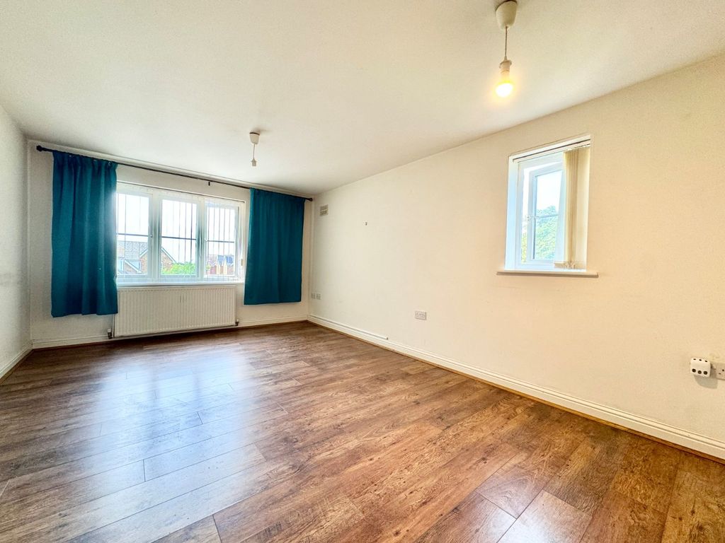 Property photo 3 of 12 Picture No. 18