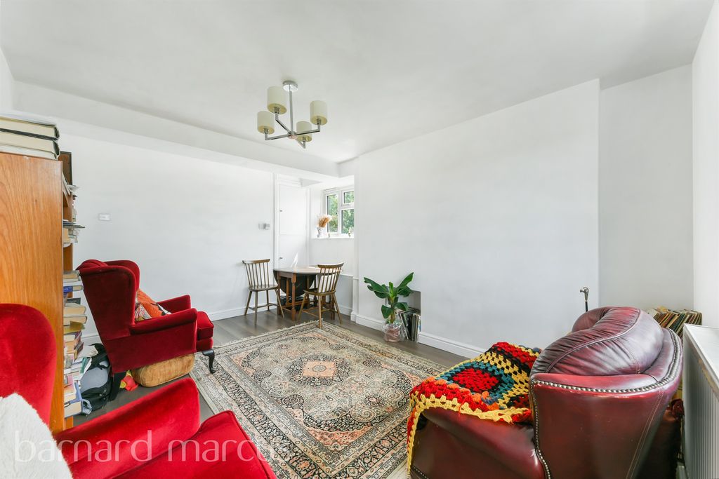 Property photo 2 of 8