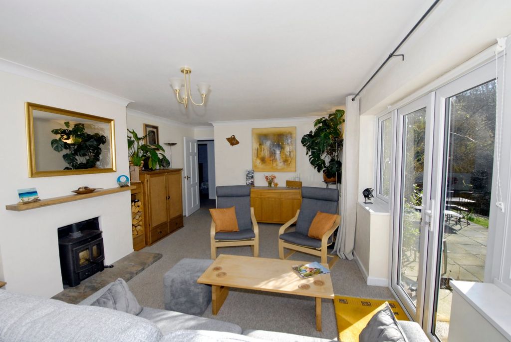 Property photo 2 of 12 Sitting Room