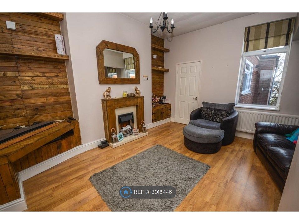 Property photo 1 of 7 Living Room
