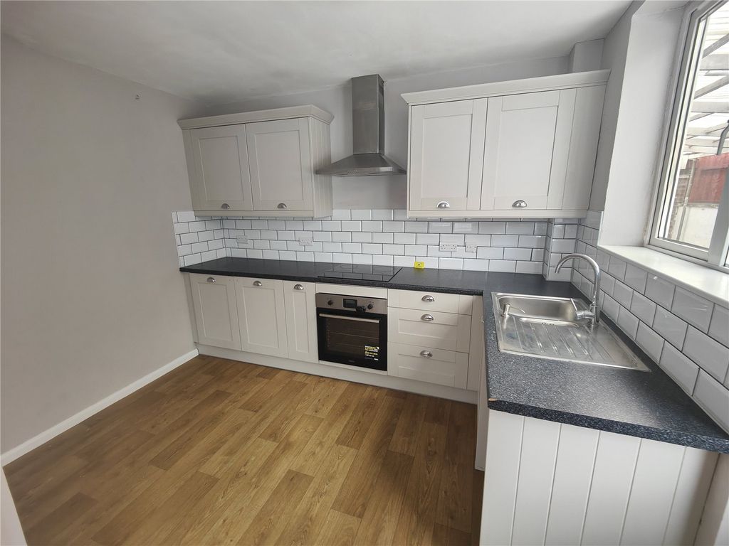 Property photo 2 of 8 Picture No. 14