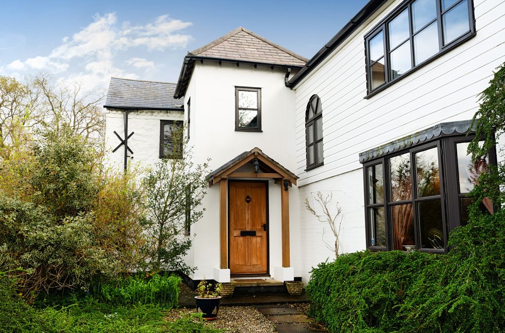 Property photo 1 of 37 -69E63F458B6d2-l-1441676-16-69Dfbba8c1c53