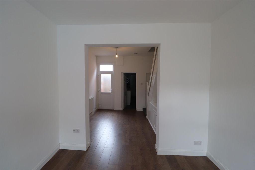 Property photo 3 of 13 Jesmond Road 12 (3).Jpg