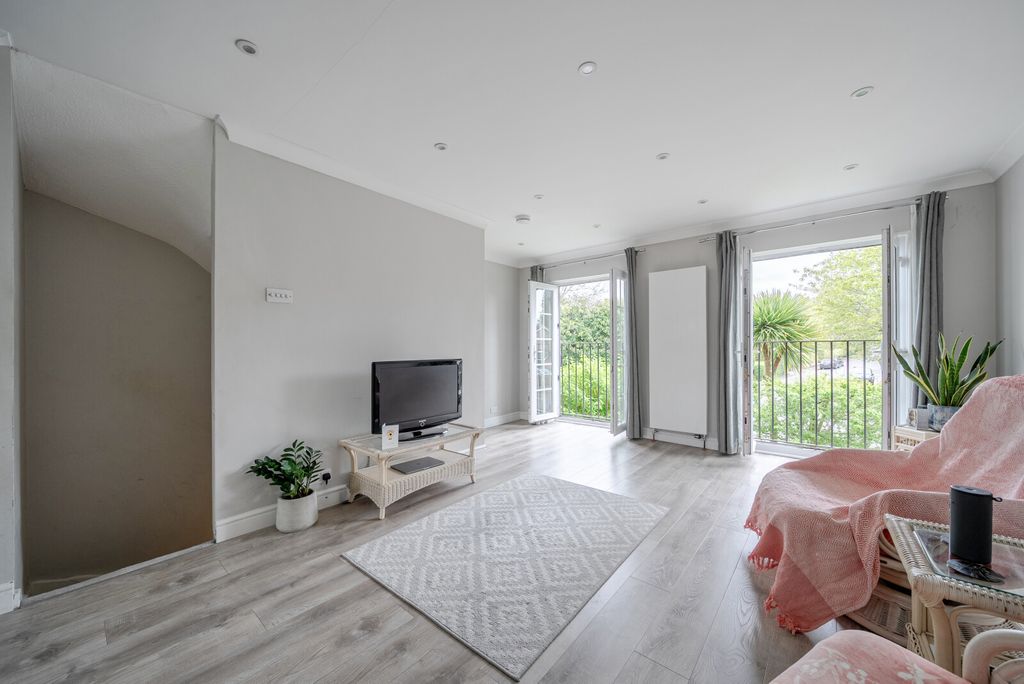 Property photo 2 of 14 1447654-9-69E1F63...