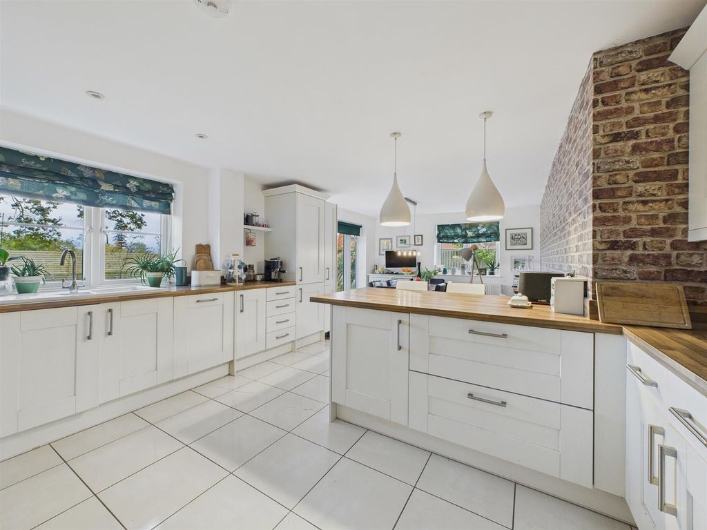 Property photo 2 of 29 Cam03972G0-Pr0178-Still013.Jpg