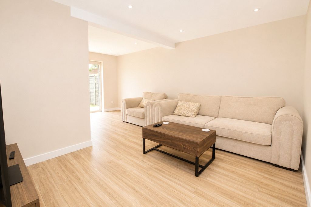 Property photo 3 of 12 Picture No. 04
