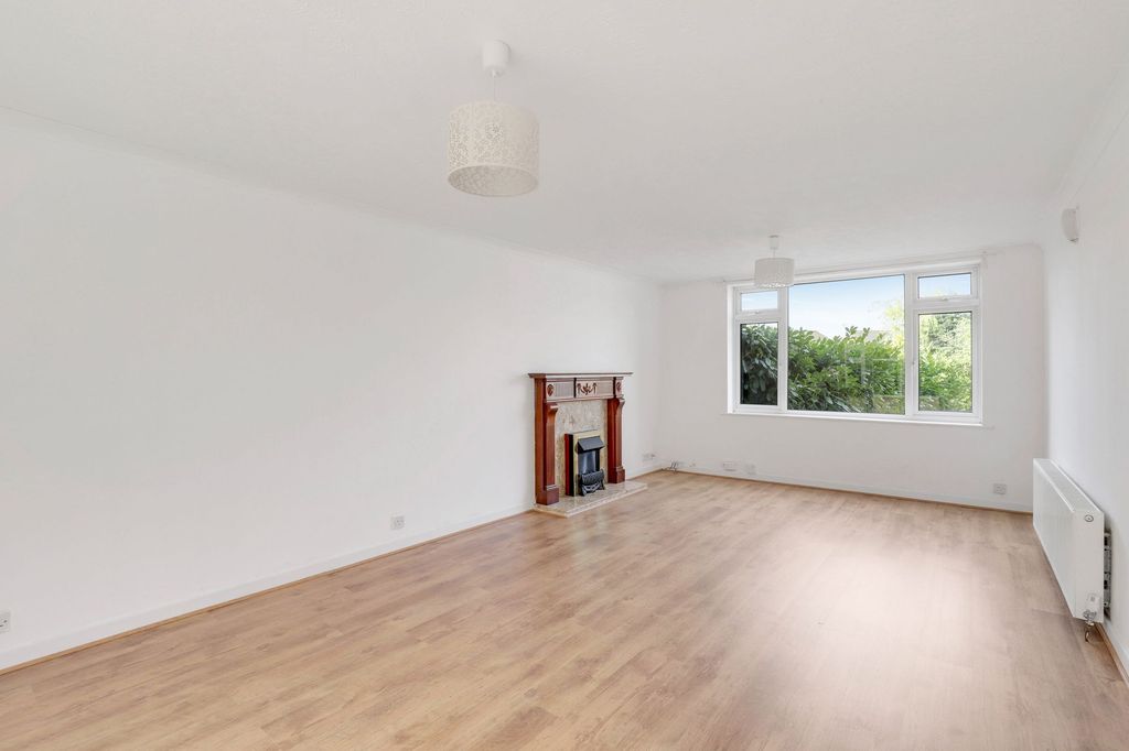 Property photo 2 of 26