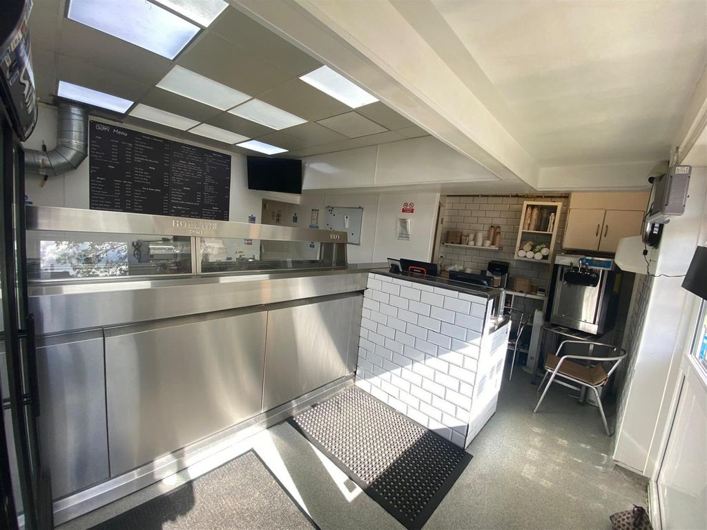 Property photo 1 of 7 Photo 0