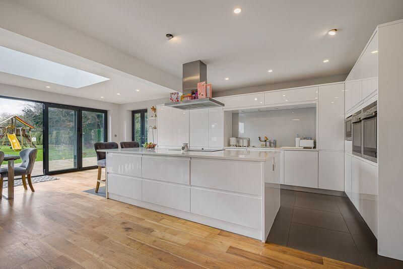 Property photo 2 of 21 Kitchen