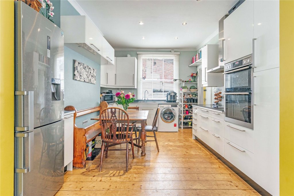 Property photo 3 of 11 Kitchen/Breakfast